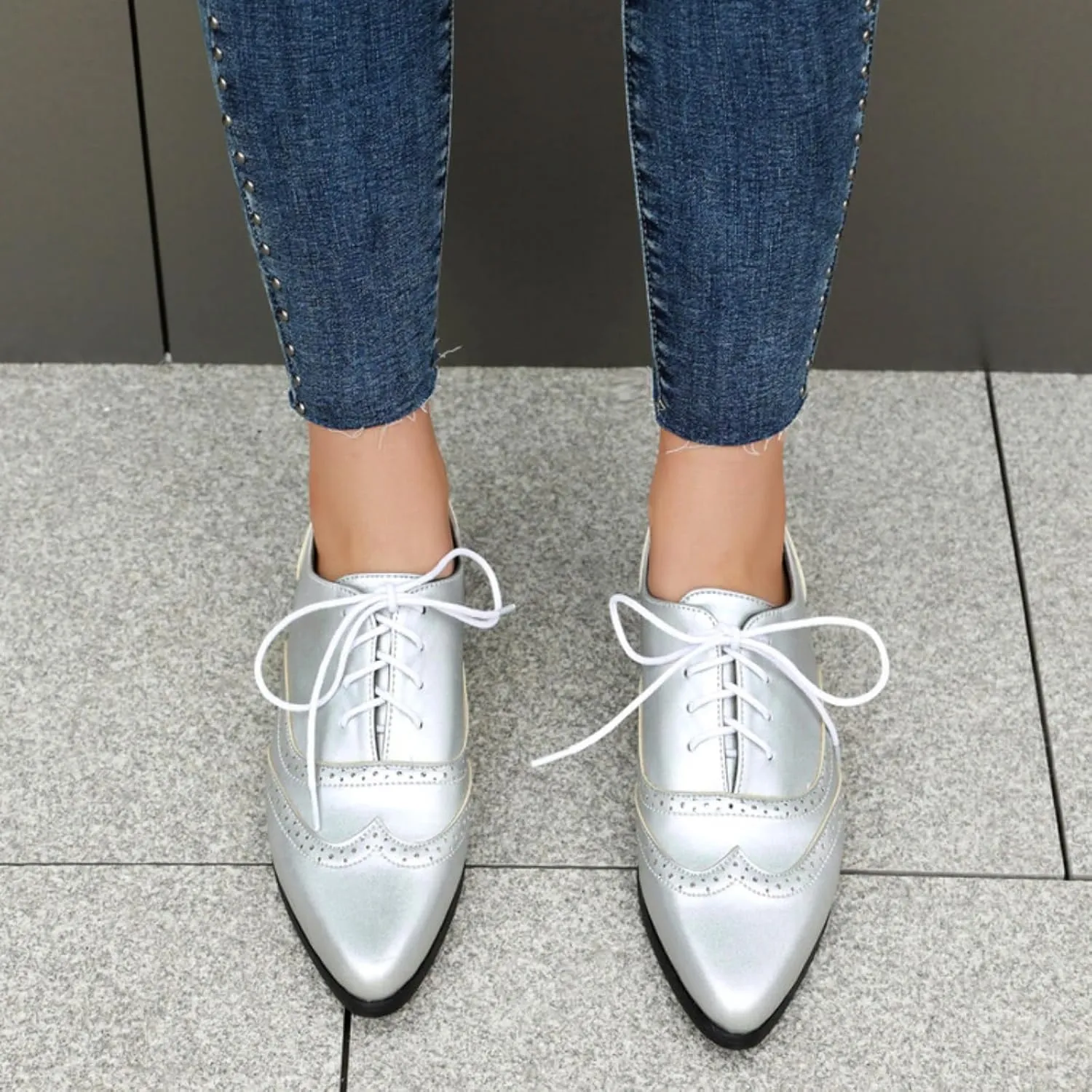 Women's Lace Up Leather Perforated Oxfords Sexy Pointed Toe Low Chunky Block Heels Wingtip Flat Brogues Comfortable Derby Saddle Pumps Shoes