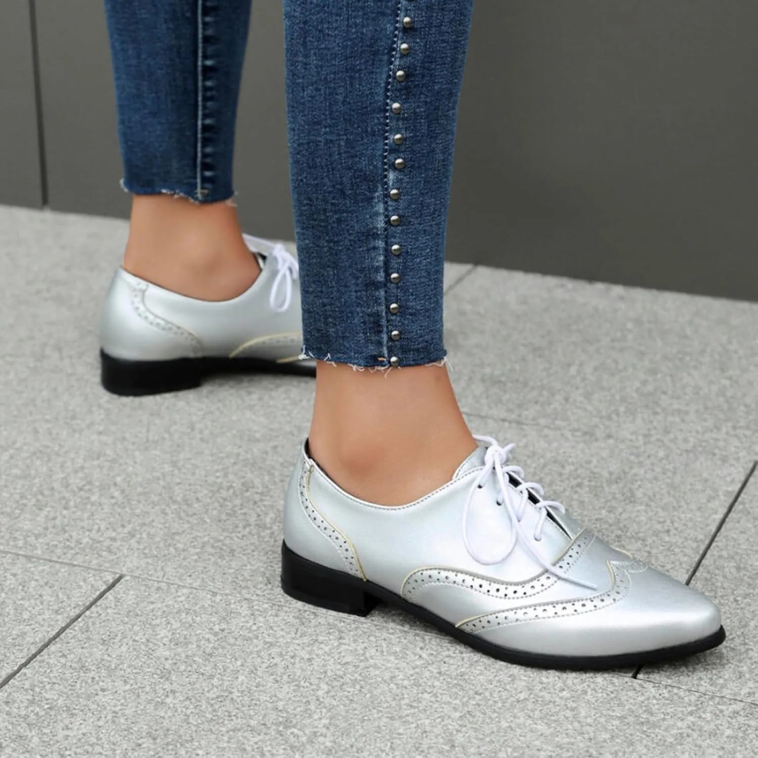 Women's Lace Up Leather Perforated Oxfords Sexy Pointed Toe Low Chunky Block Heels Wingtip Flat Brogues Comfortable Derby Saddle Pumps Shoes
