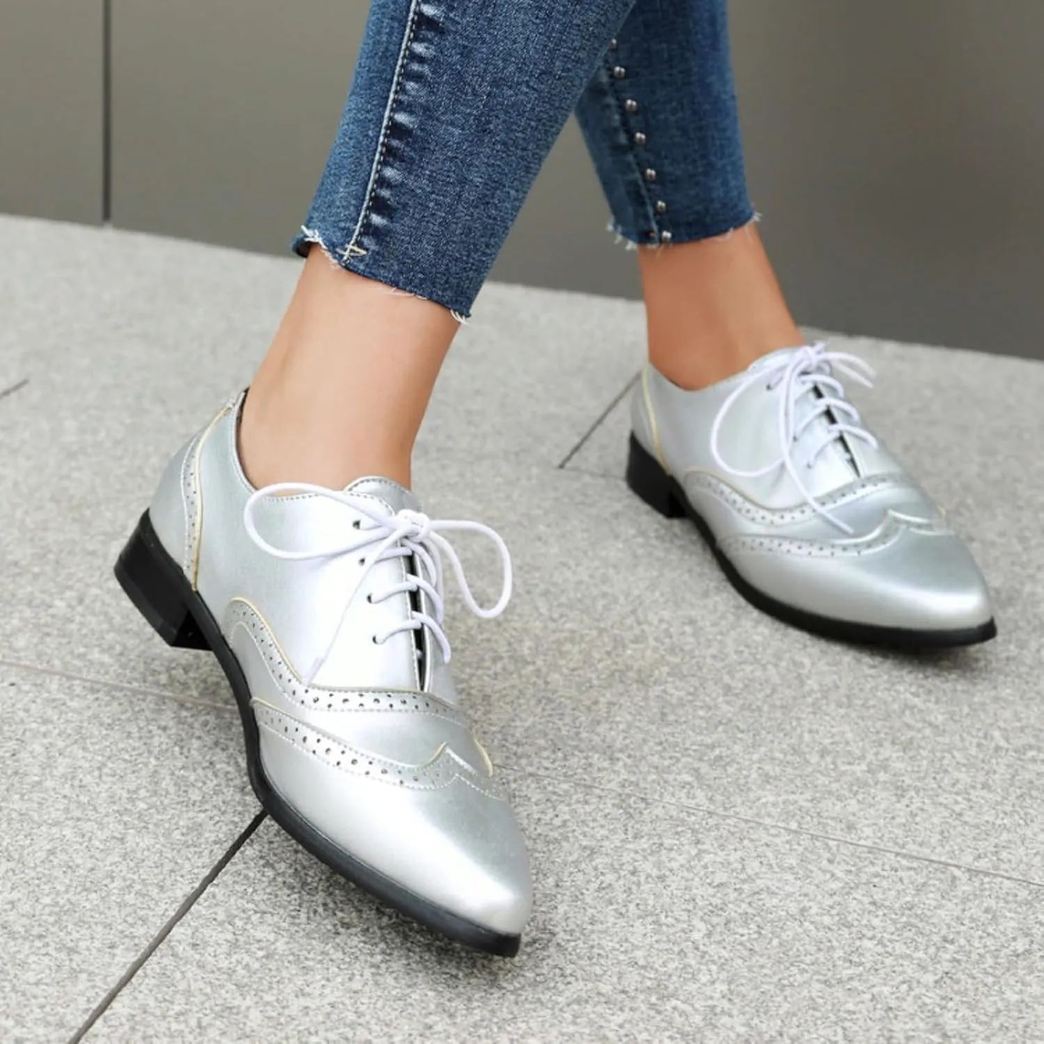 Women's Lace Up Leather Perforated Oxfords Sexy Pointed Toe Low Chunky Block Heels Wingtip Flat Brogues Comfortable Derby Saddle Pumps Shoes