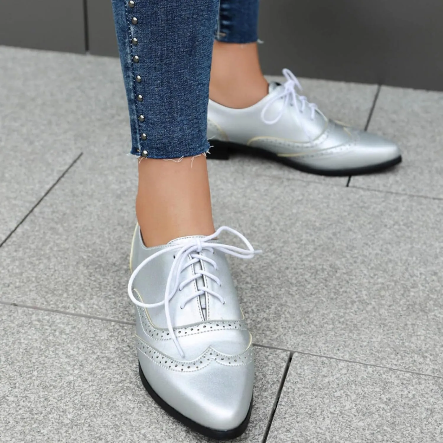 Women's Lace Up Leather Perforated Oxfords Sexy Pointed Toe Low Chunky Block Heels Wingtip Flat Brogues Comfortable Derby Saddle Pumps Shoes